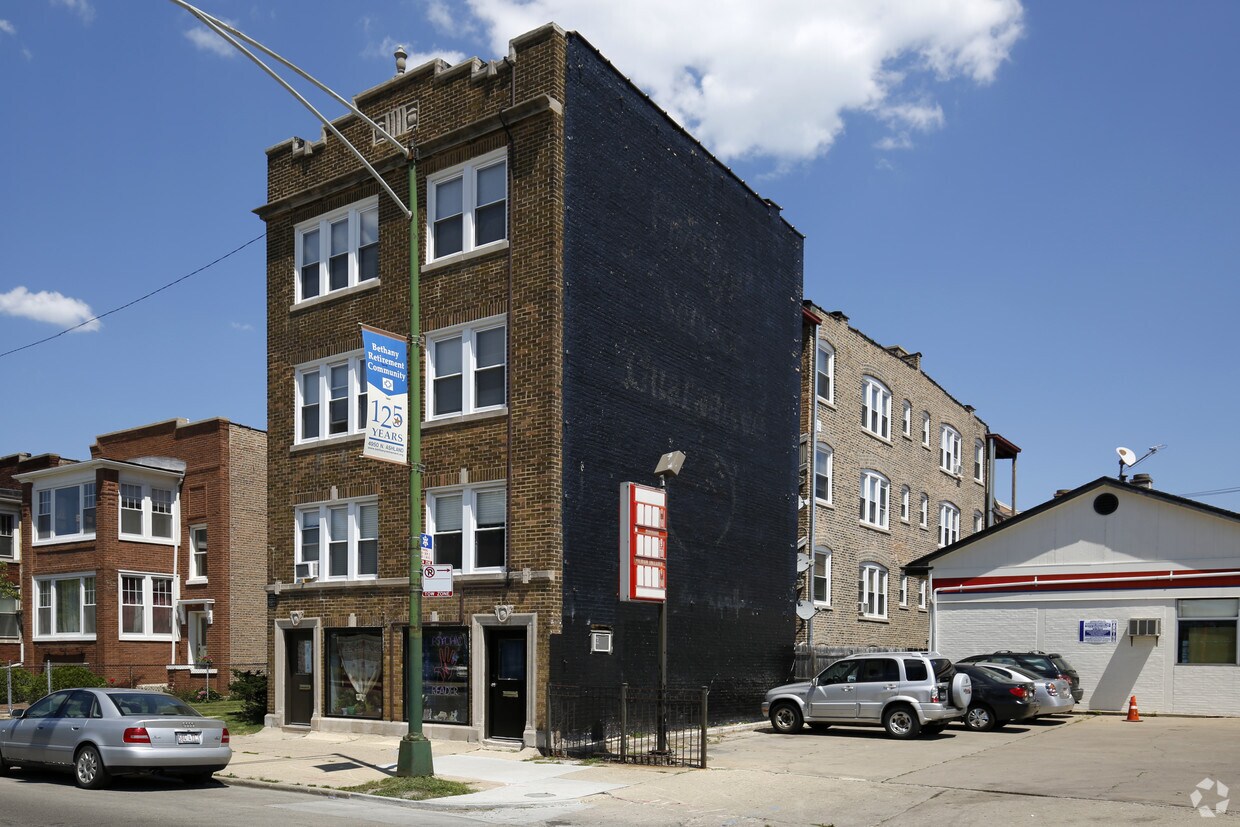 Building Photo - 4811 N Ashland Ave