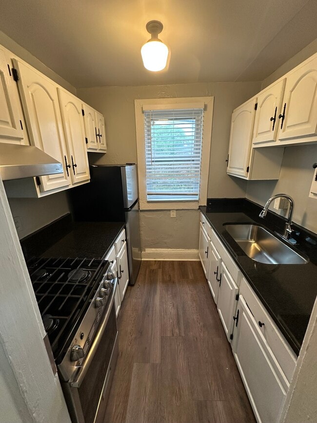 Building Photo - 4804 Gosnold Ave