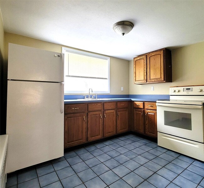 Building Photo - 486 Fitzsimmons Rd