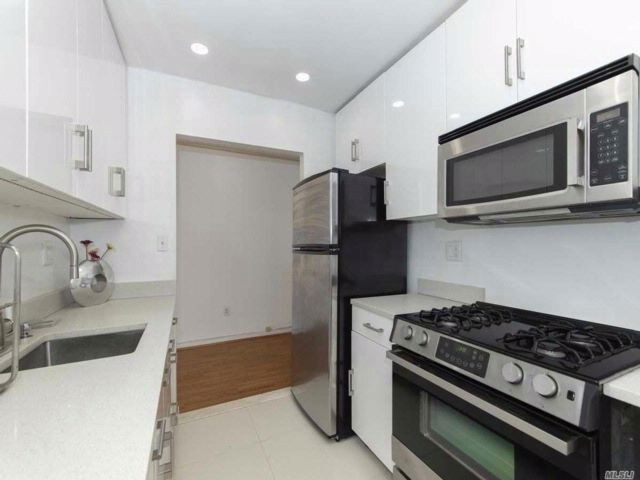 Building Photo - 1015 E 108th St