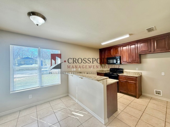 Building Photo - Tour Today! Two Bedroom, Two Bathroom Duplex!