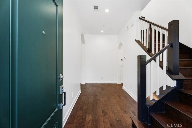 Building Photo - 123 Interval