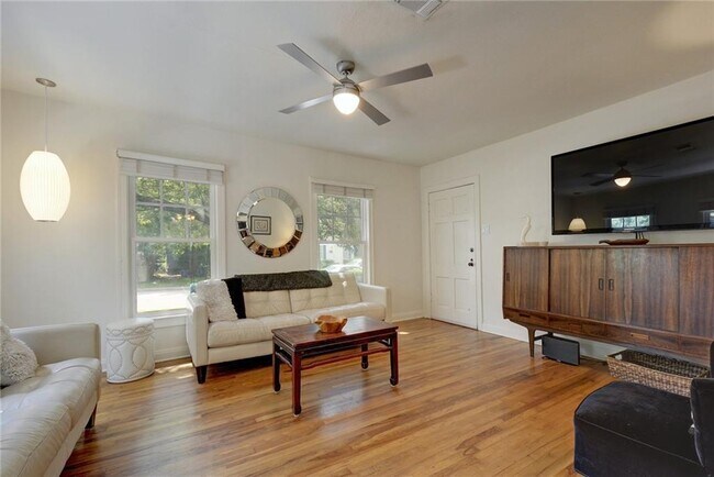 Foto del edificio - 4518 Red River St