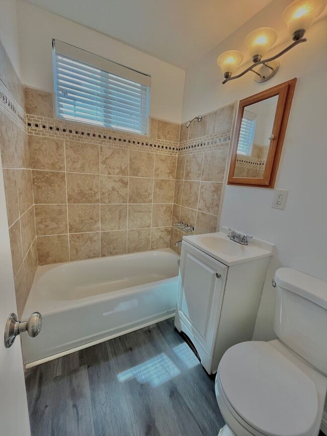 Building Photo - Small