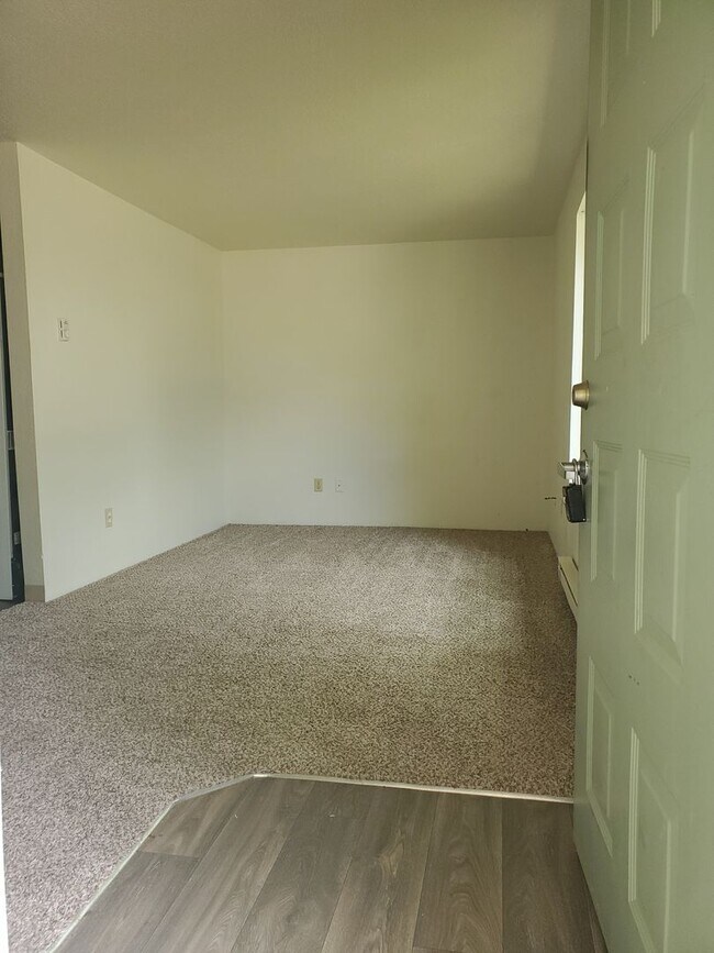 Foto del edificio - 2 bed 1 bath Duplex