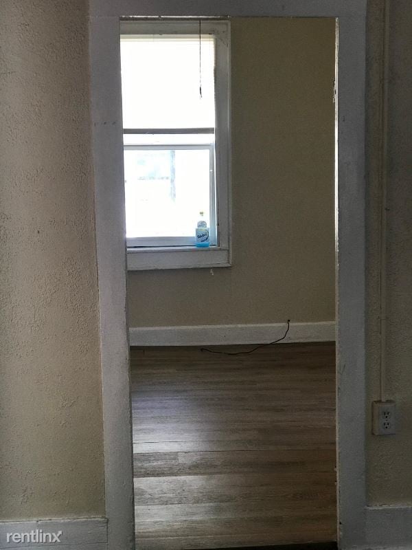 Building Photo - 3 br, 1 bath House - 388 S Devereaux Street