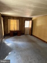 Building Photo - 124 E Locust St