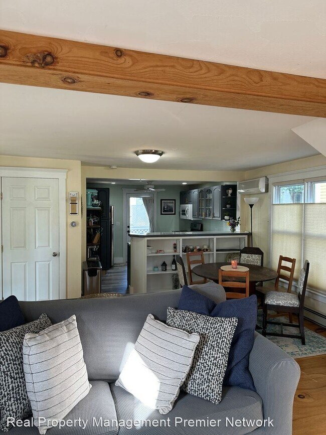 Foto del edificio - 2 br, 1.5 bath House - 12 Perry Ave