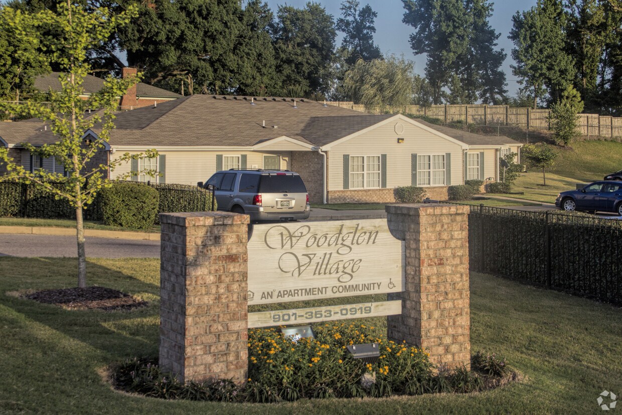 Woodglen Village Apartments in Memphis, TN