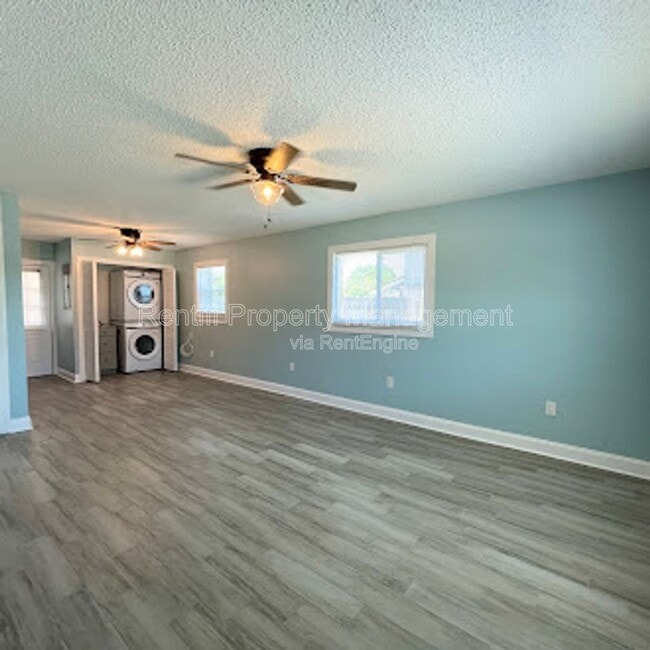 Foto del edificio - 17325 Whitewater Ct