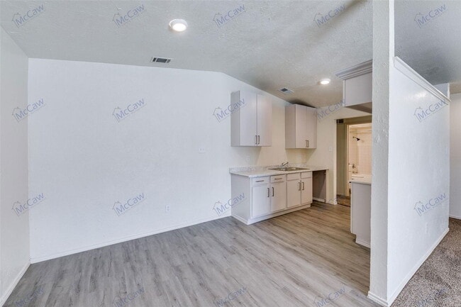 Building Photo - 9912 Hustead St