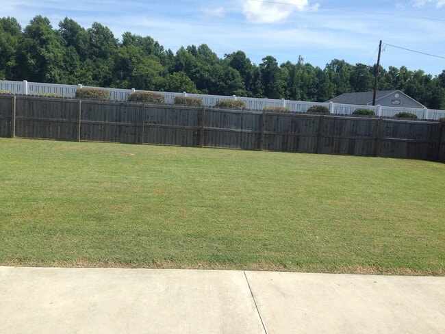 Building Photo - Beautiful custom home, don't want to miss this one!