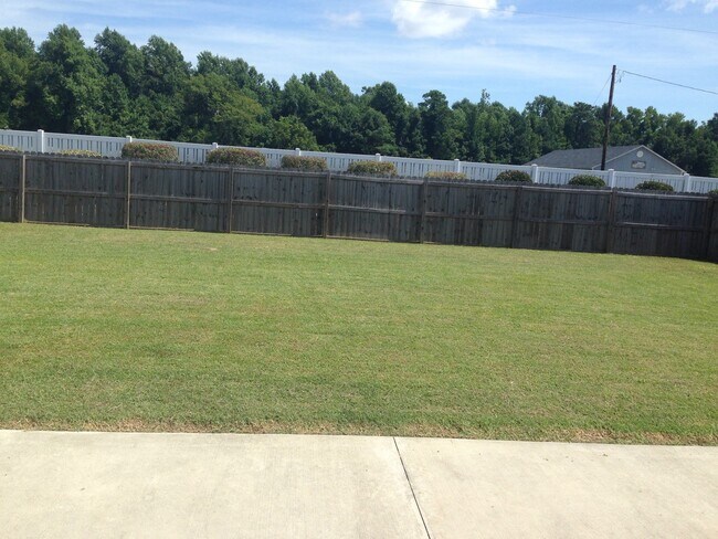 Foto del edificio - Beautiful custom home, don't want to miss this one!