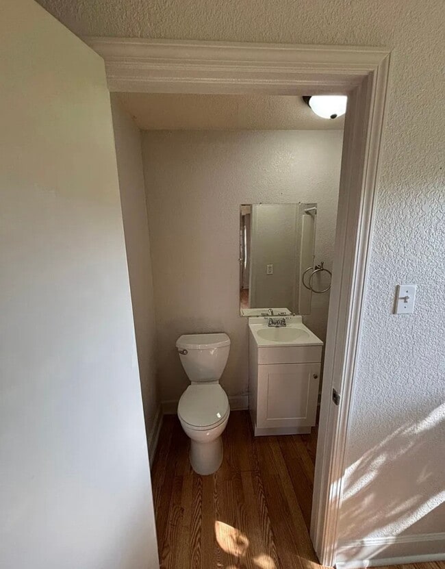 Foto del edificio - 5520 Menard Ave