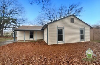 Building Photo - 103 Parkston Ave