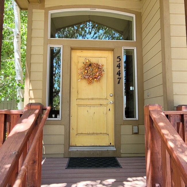 Building Photo - Furnished Bear Hollow Townhome - Applicati...
