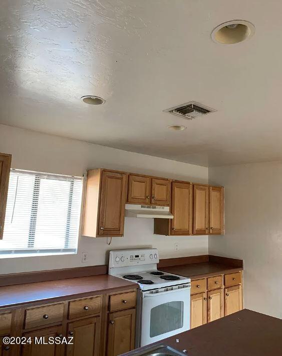 Building Photo - 320 E Blacklidge Dr