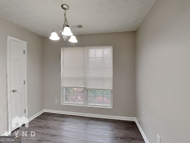 Building Photo - 1998 Grove Way