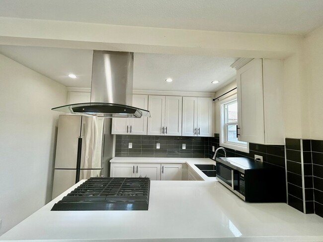 Foto del edificio - Charming Hyde Park 3b/2b Bungalow with Mod...