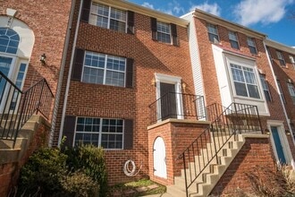 Building Photo - 206 Dundee Pl
