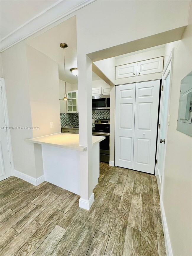 Building Photo - 119 Menores Ave