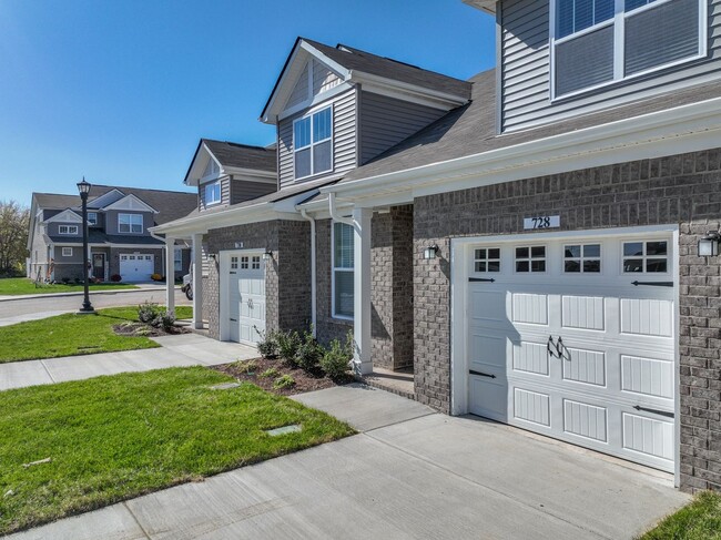 Foto del edificio - **2022-BUILT TOWNHOME WITH FABULOUS COMMUN...
