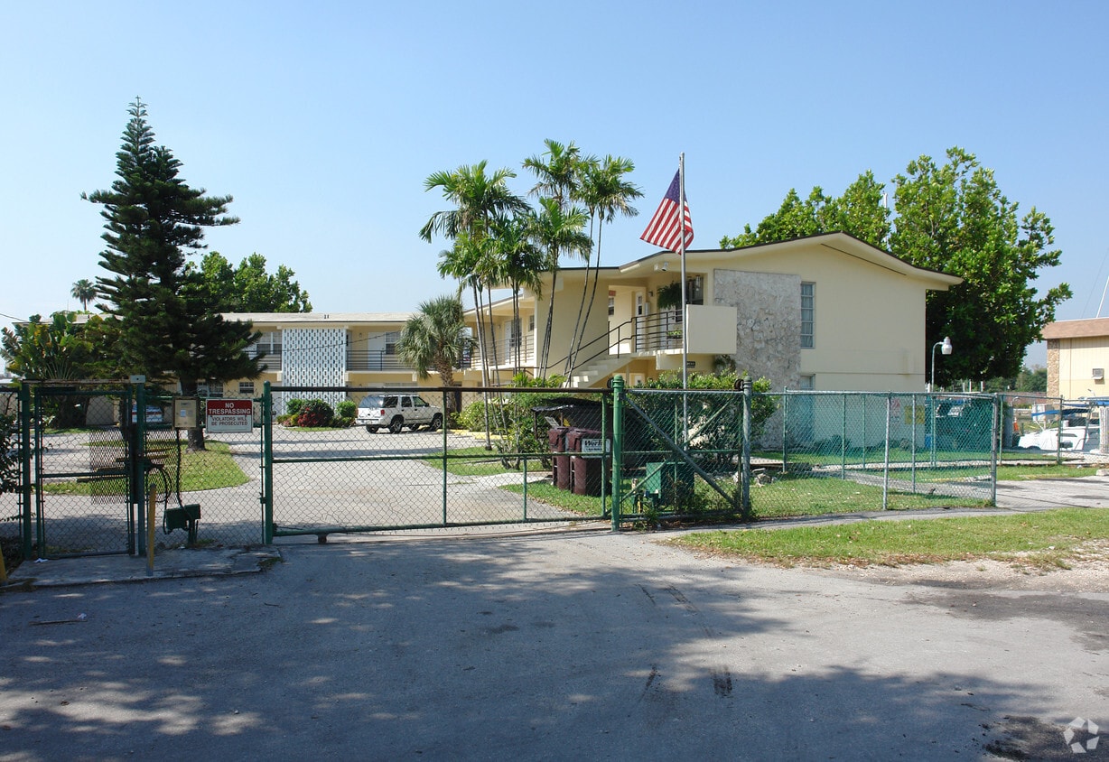 Primary Photo - 2260 NW North River Dr