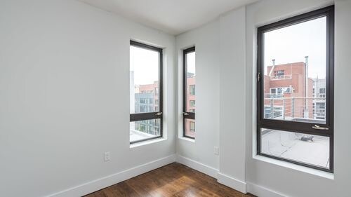 Building Photo - 146 Meserole St