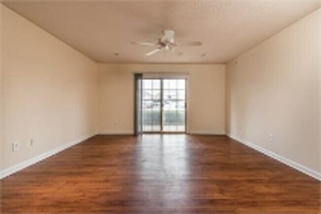 Foto del edificio - Creek Pointe