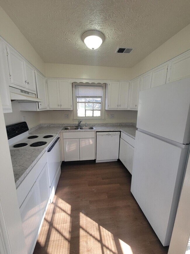 Foto del edificio - 415 Chapman Ct