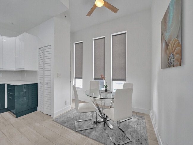 Foto del edificio - 703 SE 16th Ct