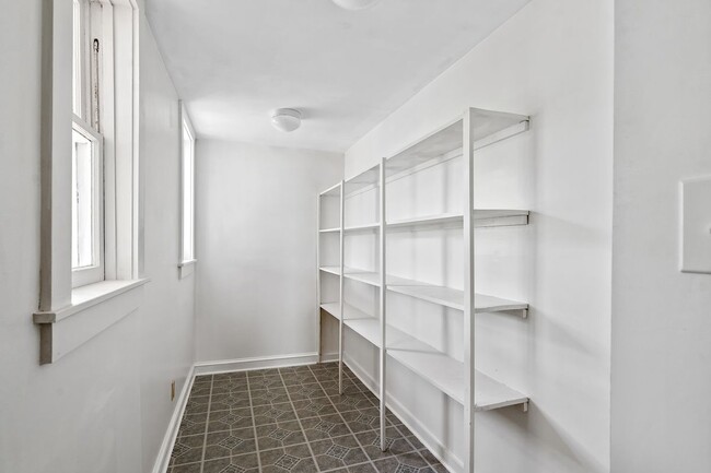 Building Photo - 136 Saratoga Ave