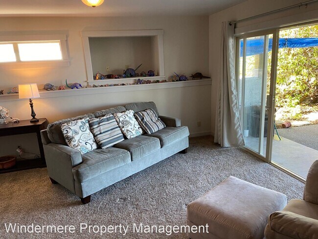 Building Photo - 10989 Rolling Bay Walk NE