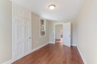 Building Photo - 588 Company St