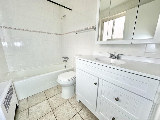 Baño - CAMBRIDGE APTS -- 043