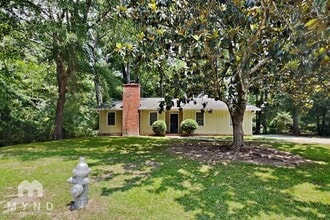 Building Photo - 3295 Redona Dr