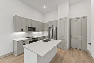 Building Photo - 170 Malone St