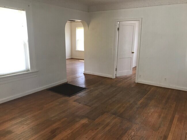 Foto del edificio - 336 N Main St