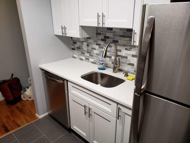 Kitchen pt 2 - 1924 Old Stone Mill Dr