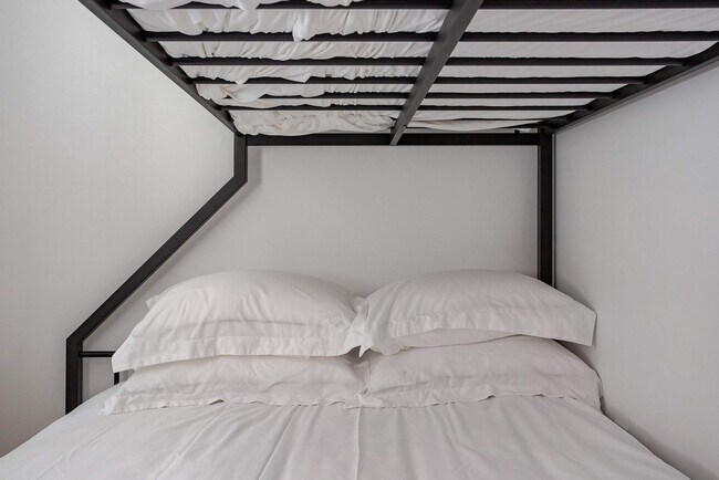 Foto del edificio - 1384 Ridge Ave