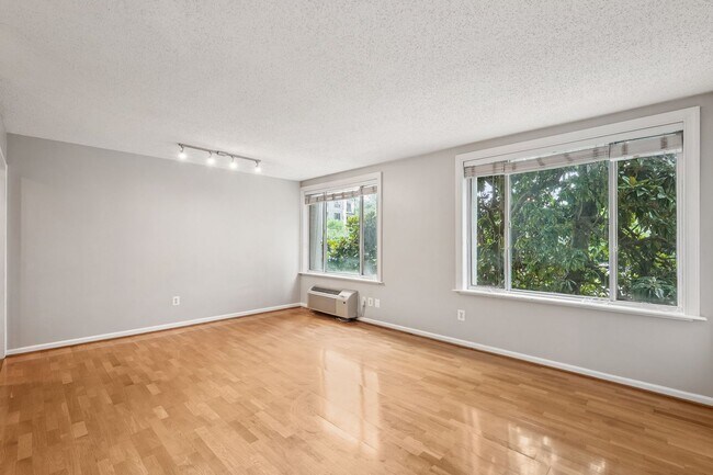 Foto del edificio - An Arlington gem. See this treasure before...