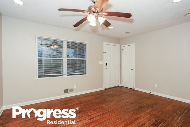 Building Photo - 8913 Channing Dr