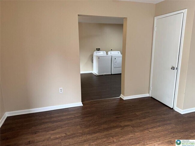 Foto del edificio - 1538 E 8th St