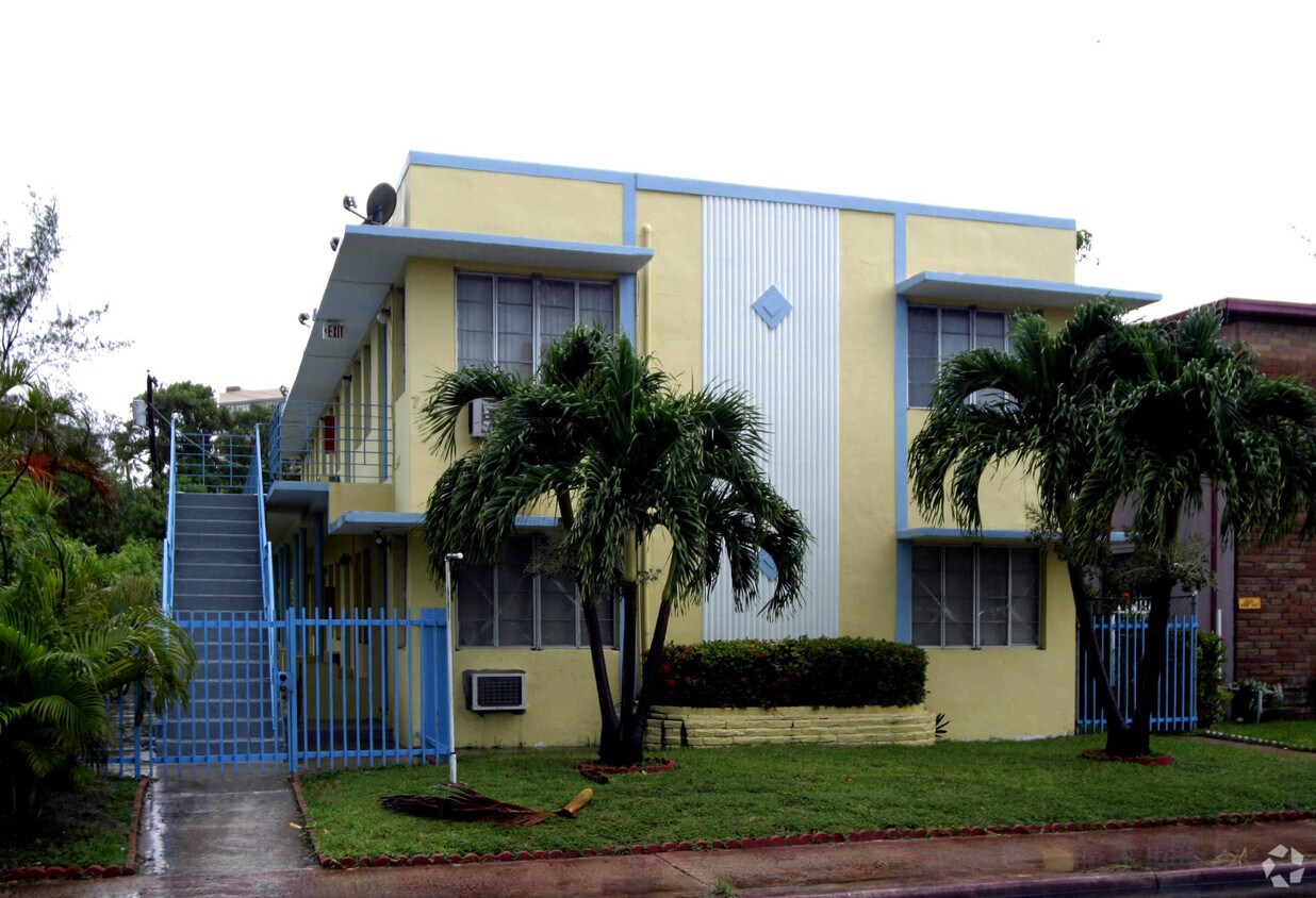 Building Photo - 7420 Carlyle Ave