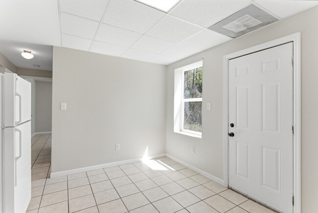 Building Photo - 3300-3374 Valley View Drive - 3332