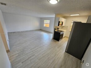 Building Photo - 4621 SW 33rd Ave