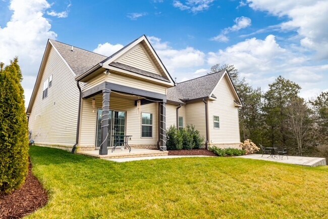 Foto del edificio - Knoxville 37931 - 4 bedroom 3 bath - call Linda Meese 865-591-6004