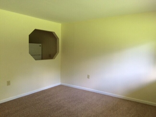 Building Photo - Camelot 1 bed condo