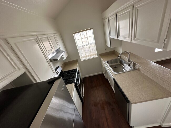 Building Photo - 2532 S Centinela Ave