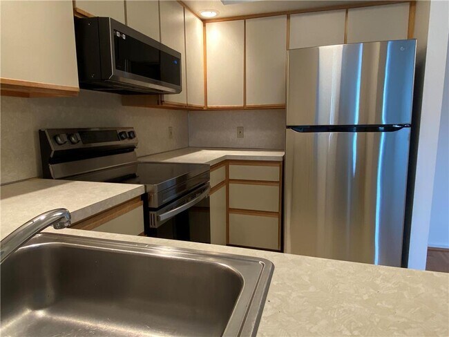 Building Photo - 4658 Cheryl Dr